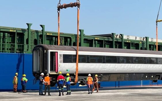 Llegan más locomotoras y vagones al puerto de Coatzacoalcos para el Corredor Interoceánico