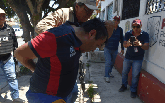 Entre la ayuda y la sospecha: Domingo Flores, el hombre que divide Texistepec