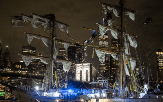 Buque Escuela “Cuauhtémoc” de Semar choca contra Puente de Brooklyn de Nueva York; reportan 22 heridos