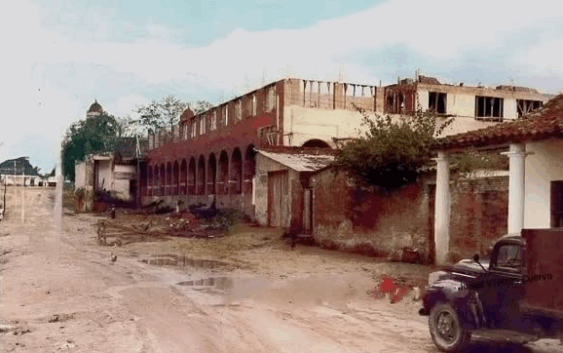En 1950, Miguel Alemán Valdés inaugura el nuevo palacio municipal de Acayucan