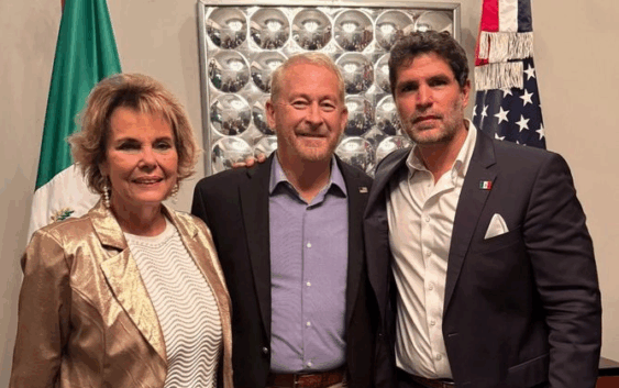 Participa embajador de EU en cena organizada por Eduardo Verástegui