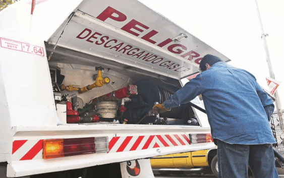 Accidente de pipa de combustible contra tren provoca incendio en Veracruz; reportan 2 muertos y 3 heridos