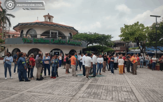 Evacúan Palacio Municipal de Nanchital tras sismo con epicentro en el sur de Veracruz