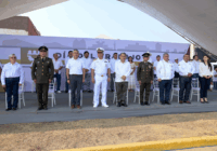 Conmemoran el Día del Trabajo con desfile multitudinario en Coatzacoalcos