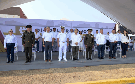 Conmemoran el Día del Trabajo con desfile multitudinario en Coatzacoalcos