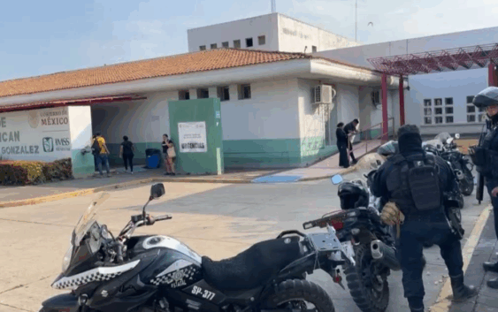 Intento de despojo en ex unidad minera de Texistepec deja 124 retenidos y un hombre herido de bala.