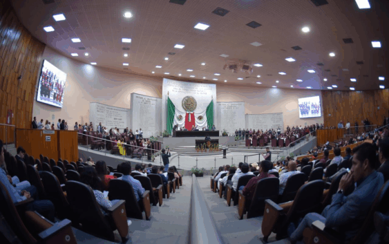 Modifica LXVII Legislatura la integración de 27 comisiones permanentes y una especial