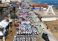 Conmemoran el Día del Trabajo con desfile multitudinario en Coatzacoalcos