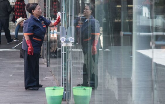 Al primer trimestre de 2025, baja la informalidad y la pobreza laboral llega a su nivel más bajo registrado