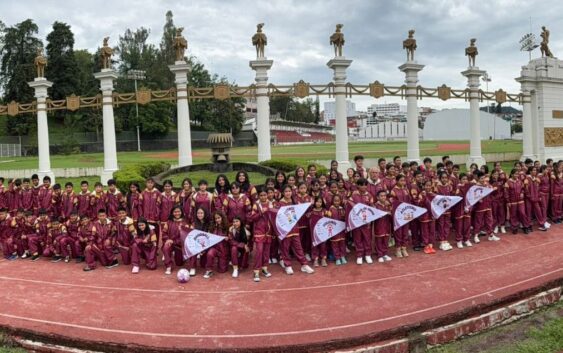 Abanderan a delegación que participará en Juegos Deportivos Nacionales Escolares