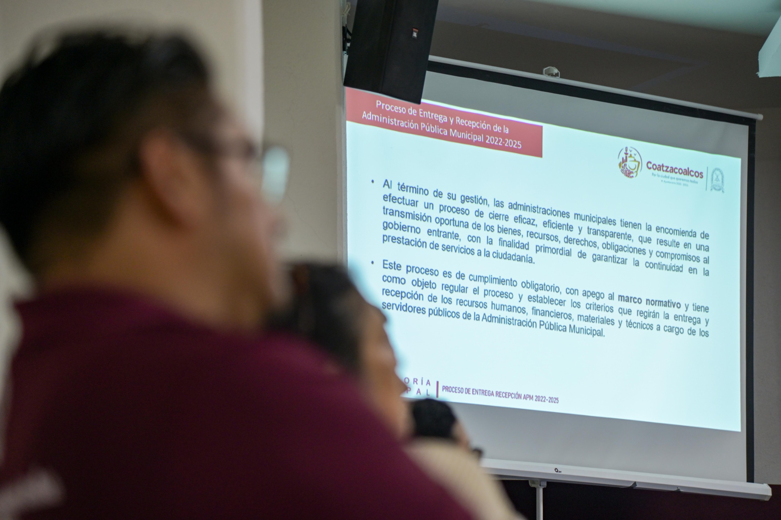 Capacitan a funcionarios para proceso de entrega-recepción