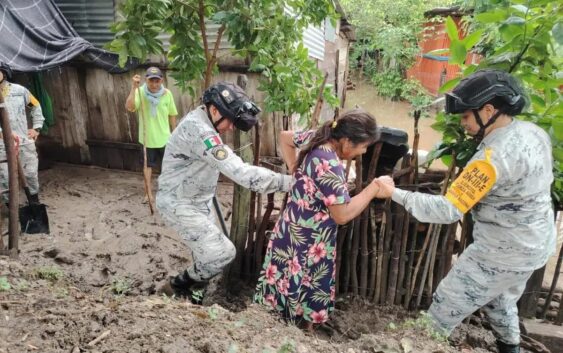 Abre Marina centro de acopio en Coatzacoalcos para apoyar a familias afectadas por huracán “Erick”