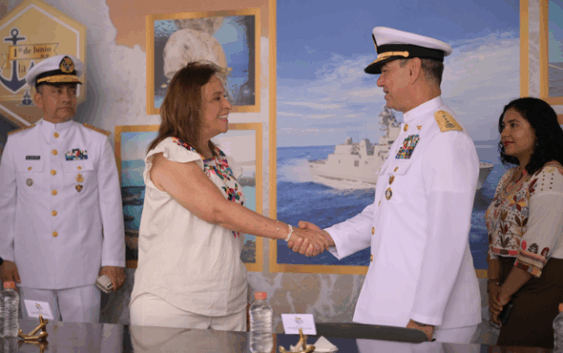 Gobernadora Rocío Nahle rinde homenaje por el Día de la Marina