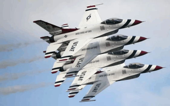 EE.UU. moviliza 30 aviones mientras crece la especulación sobre un posible ataque a Irán