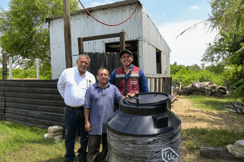 Benefician a más de mil 300 familias con entrega de tinacos