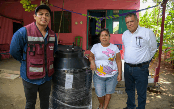 Benefician a más de mil 300 familias con entrega de tinacos