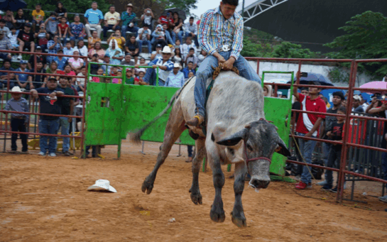 Gran Jaripeo gratis en honor a la Preciosa Sangre de Cristo.