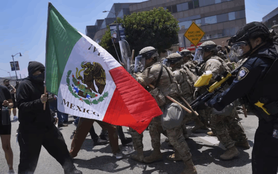 Alrededor de 300 migrantes detenidos en las redadas en Los Ángeles