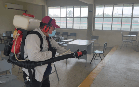 Gobierno de Coatzacoalcos suma esfuerzos contra el dengue con el sector educativo