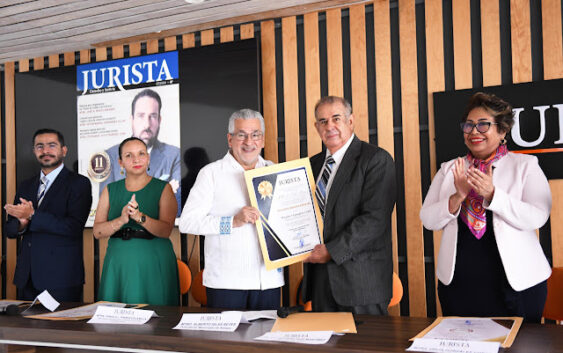 Reconocen labor de abogados en su día