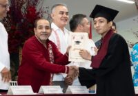 Guillermo Reyes Espronceda padrino de generación del CBTIS 213 en Minatitlán