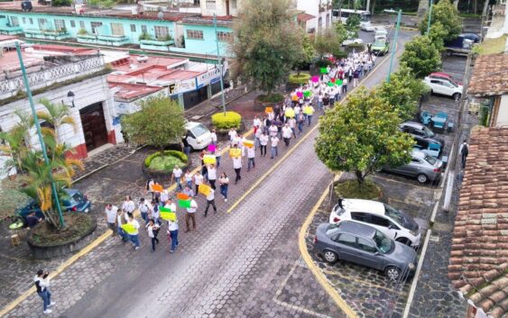 TAXISTAS PROTESTAN POR TARIFAS DE RISA