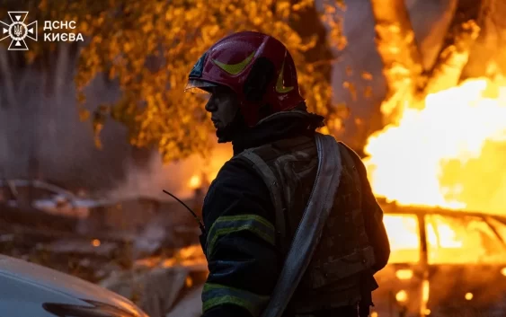 Zelenski clama por ayuda tras noche brutal: Kiev, blanco de nuevos ataques
