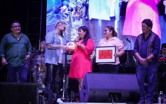 El salsero Danny Daniel conquistó el escenario de la Feria Cosoleacaque 2025