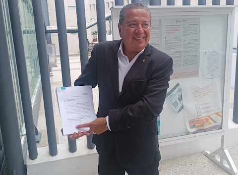 El doctor Rafael Vela Martínez presentó su amparo por la prórroga otorgada al actual rector