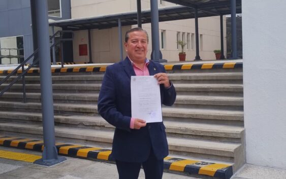 Admisión de la Demanda de Amparo contra la prorroga del rector de la Universidad Veracruzana