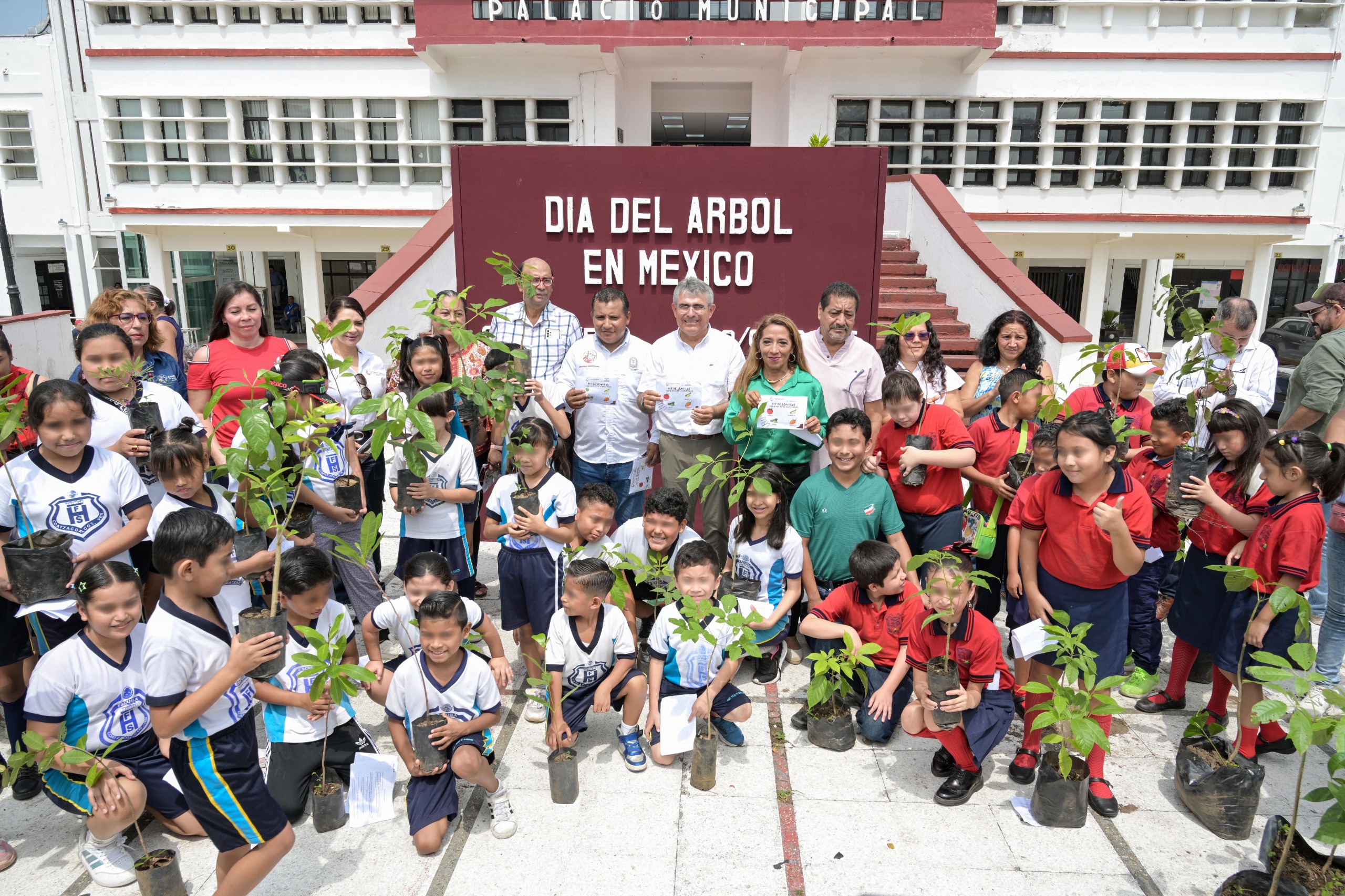 Conmemora Coatzacoalcos el Día del Árbol impulsando la reforestación y huertos familiares