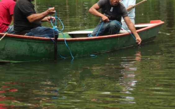 CON VELA LOCALIZAN CUERPO PERDIDO EN EL AGUA