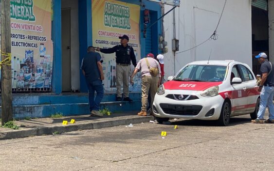 Grave taxista tras ser atacado a balazos en Coatzacoalcos