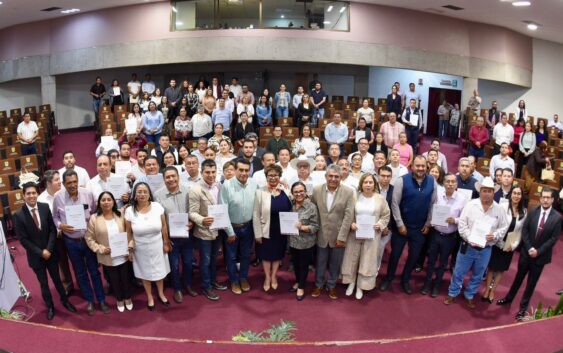 Entrega Congreso cartas de liberación de deuda pública a ayuntamientos