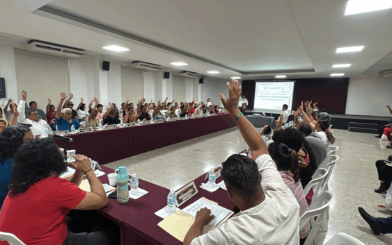 Refrenda Coatzacoalcos compromiso con comunidades indígenas durante asamblea informativa