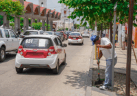Cuadrillas de Limpia Pública de Cosoleacaque trabajan para mantener entornos más limpios.