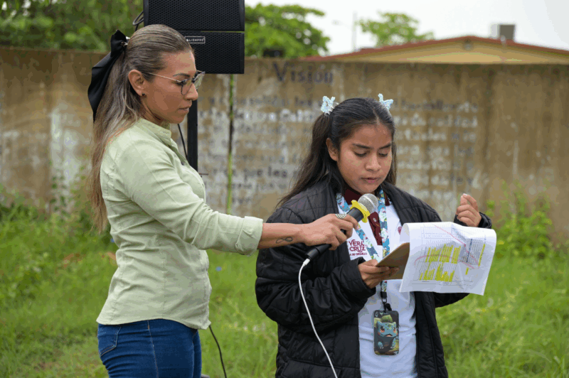 Reconoce gobierno de Coatzacoalcos labor ecológica del Cobaev 68 con entrega de árboles