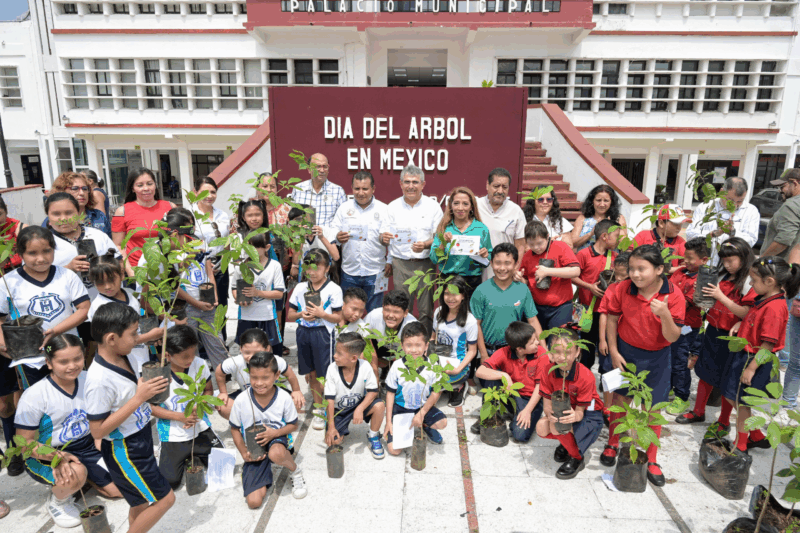 Conmemora Coatzacoalcos el Día del Árbol impulsando la reforestación y huertos familiares