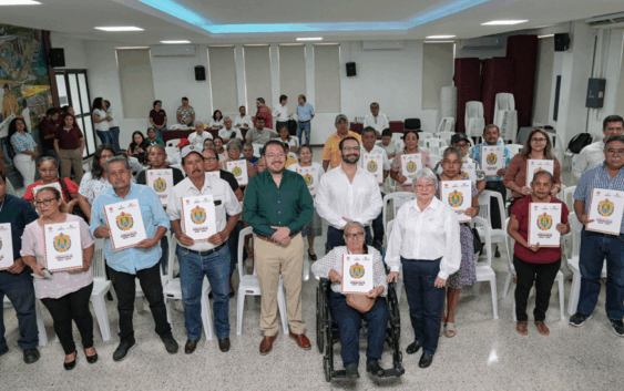 Arranca en Coatzacoalcos entrega de escrituras dando certeza jurídica a 34 familias