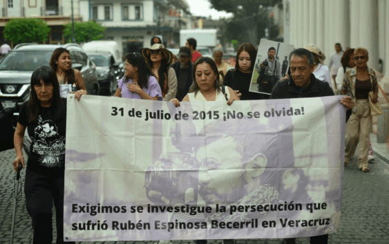 Marchan en Xalapa, Veracruz, a casi 10 años del multihomicidio en la Narvarte