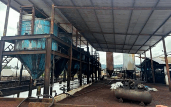 Aseguran mega centro de almacenamiento y posible distribución de combustible ilícito en Veracruz; hallan 900 mil litros de petróleo y 64 vehículos