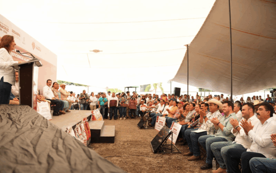 Ponciano Vázquez Parissi presente en la entrega de apoyos fortaleciendo la seguridad alimentaria.