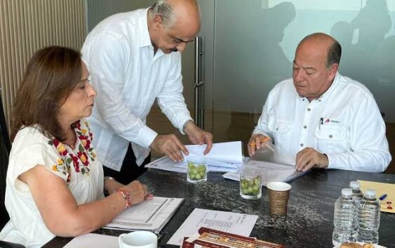 Entrega Pemex apoyos al gobierno de Veracruz