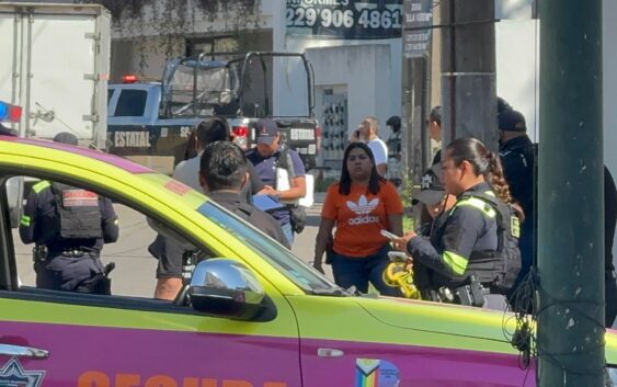 “CORDOBA AMANECE VIOLENTA, DONDE HASTA EL MOMENTO PRESUNTAMENTE HAY UNA PERSONA SIN VIDA, EN EXCLUSIVO FRACCIONAMIENTO VILLAVERDE”.