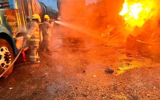 Se incendia autotanque dentro de pensión en la colonia Veracruz