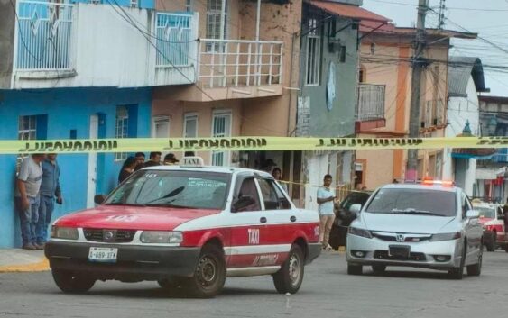 EJECUTAN A TAXISTA E HIEREN A PASAJERA EN ALTOTONGA..