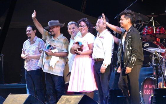 Cierran La Santa Cecilia y Reyli Barba con broche de oro el segundo día del Festival del Mar en Coatzacoalcos