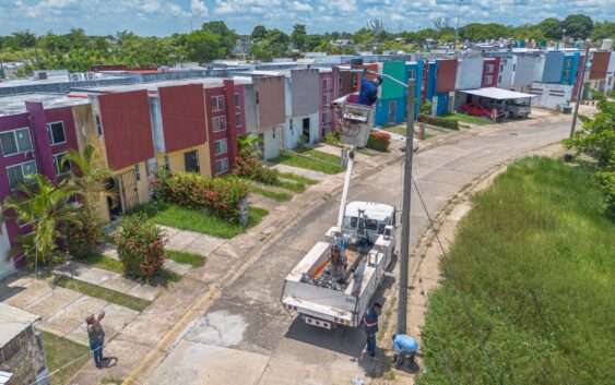 Acciones permanentes de mantenimiento de Alumbrado Público en Cosoleacaque