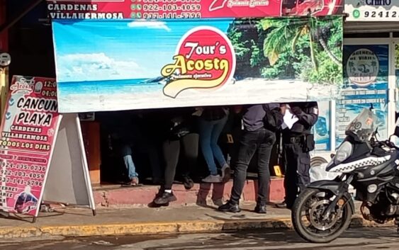 ¡Lo matan a balazos! en la agencia de viajes Acosta en Acayucan