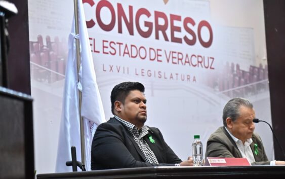 Recibe el Congreso a personas adultas mayores en conversatorio